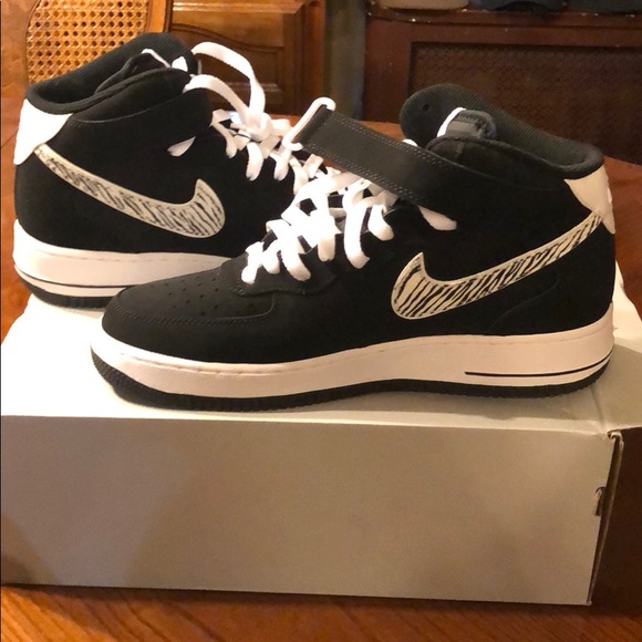 le scarpe nike air force 1 meta '07 poshmark mens le scarpe nike air force 1 meta '07 poshmark mens